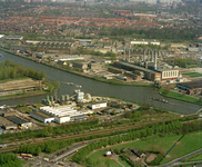 805588 Luchtfoto van de electrische centrale van de PEGUS (Provinciaal en Gemeentelijk Utrechts Stroomleveringsbedrijf, ...
